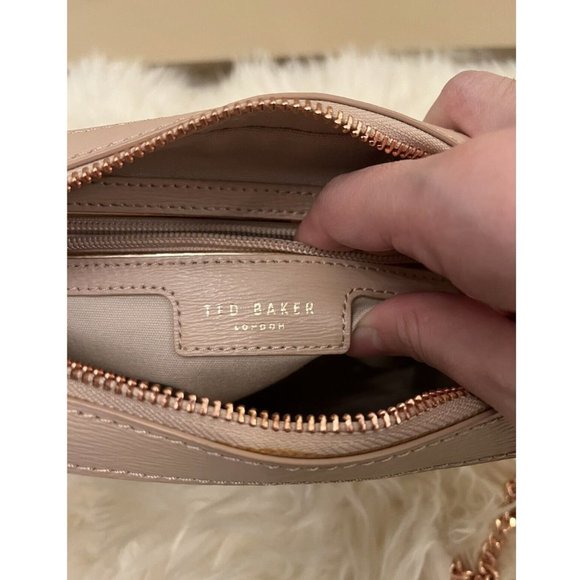 EUC TED BAKER LONDON JULIE LEATHER CROSSBODY CAMERA BAG TAUPE MSRP $175.00 - Picture 8 of 9